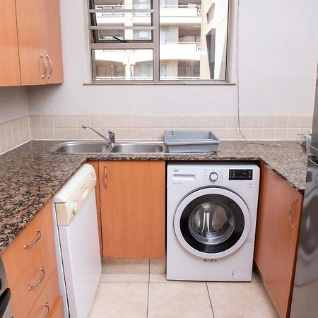 Grayston Exec Apartments Johannesburg Bagian luar foto